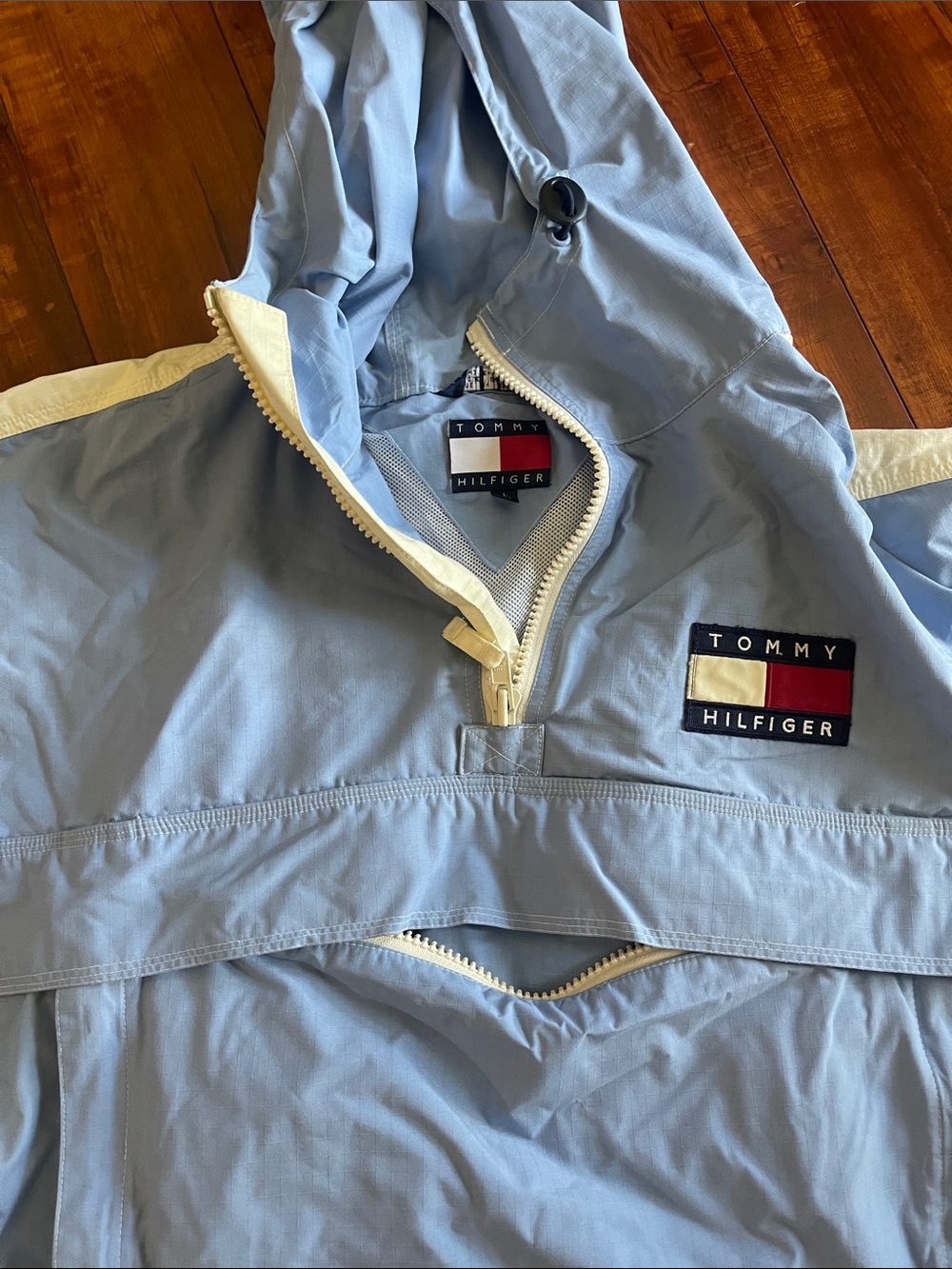 Tommy Hilfiger Vintage Windbreaker
Light Blue/White Hooded Drawstring